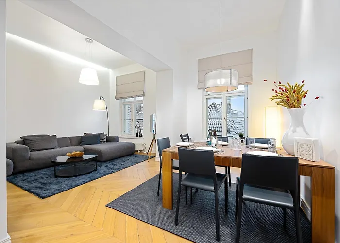 5 Stories Luxury&Space In The Old Town With Care For You